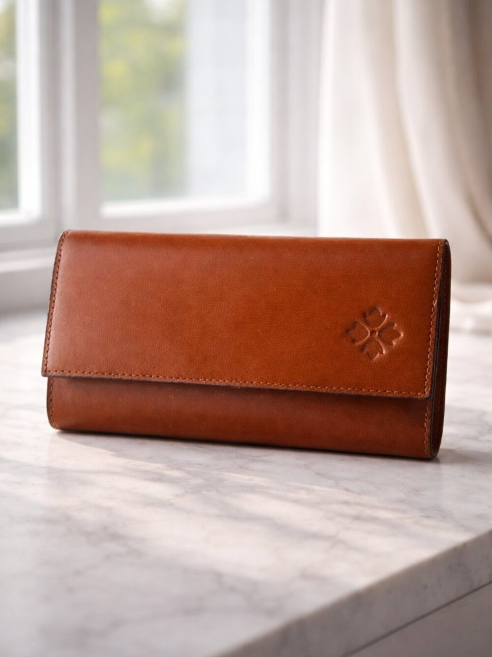 Patricia Nash Terresa Distressed Vitg Clutch Trifold Wallet Tan